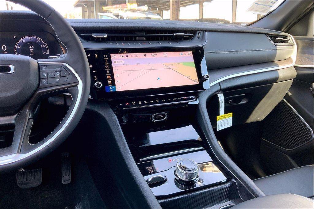 new 2026 Jeep Grand Cherokee car, priced at $47,400