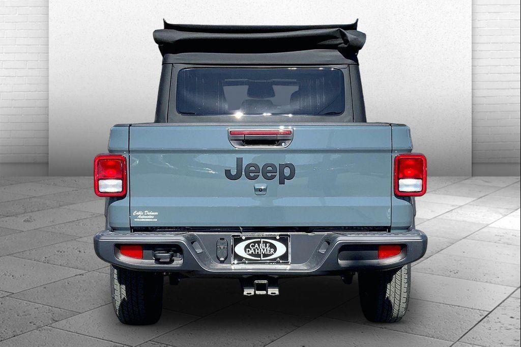 new 2026 Jeep Gladiator car, priced at $44,008