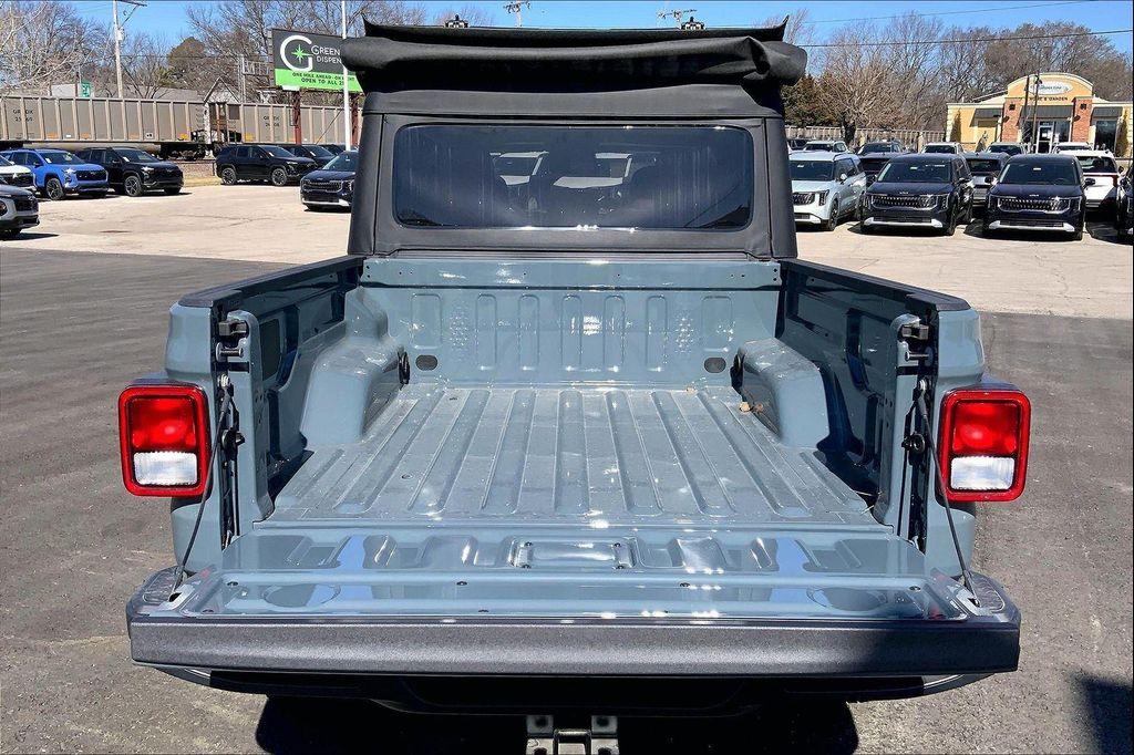 new 2026 Jeep Gladiator car, priced at $44,008