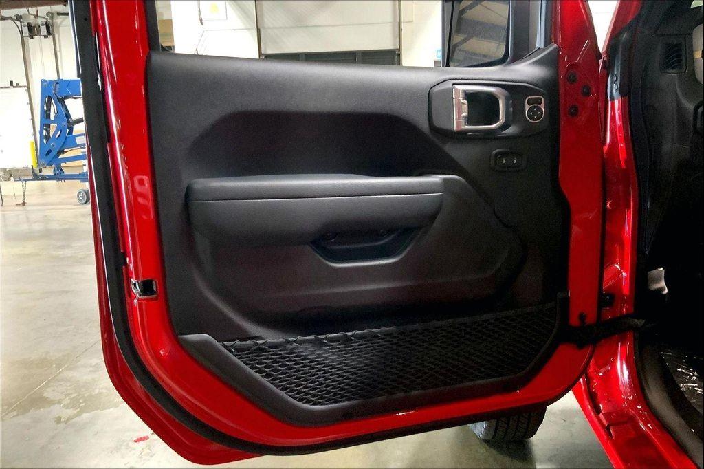 new 2026 Jeep Gladiator car, priced at $44,388