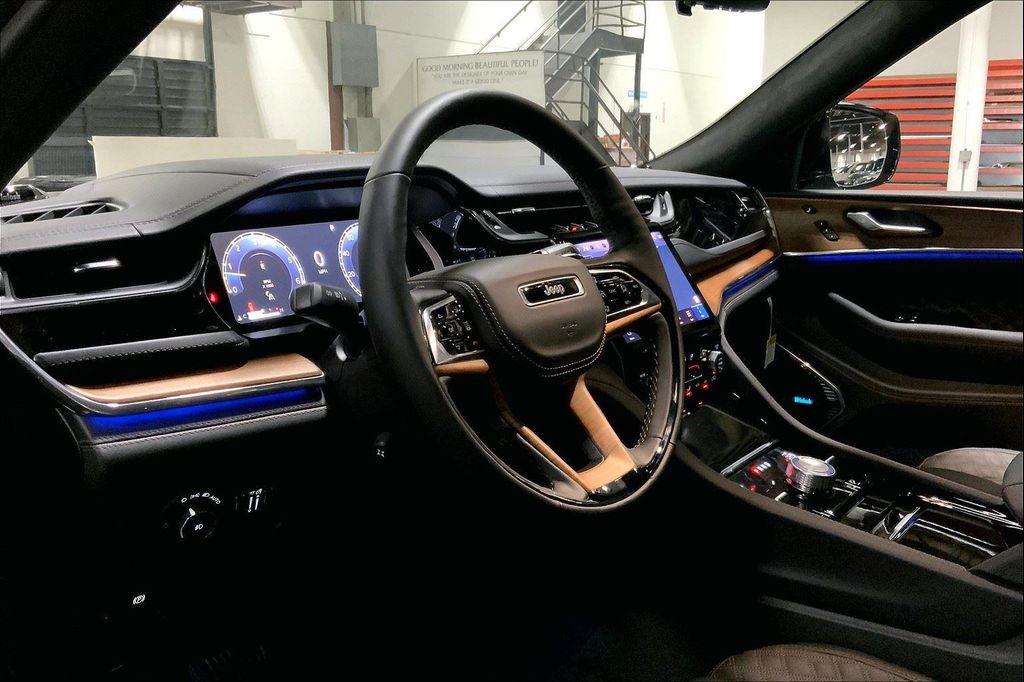 new 2025 Jeep Grand Cherokee car, priced at $59,693