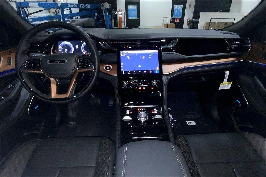 new 2025 Jeep Grand Cherokee car, priced at $59,693