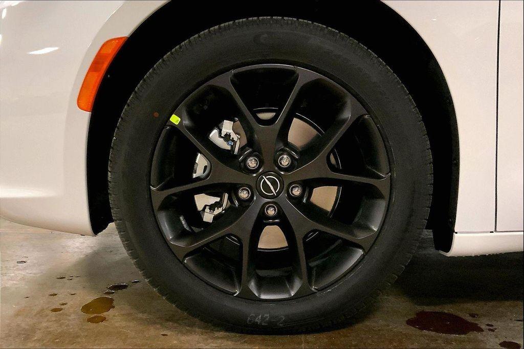 new 2026 Chrysler Pacifica car, priced at $39,093