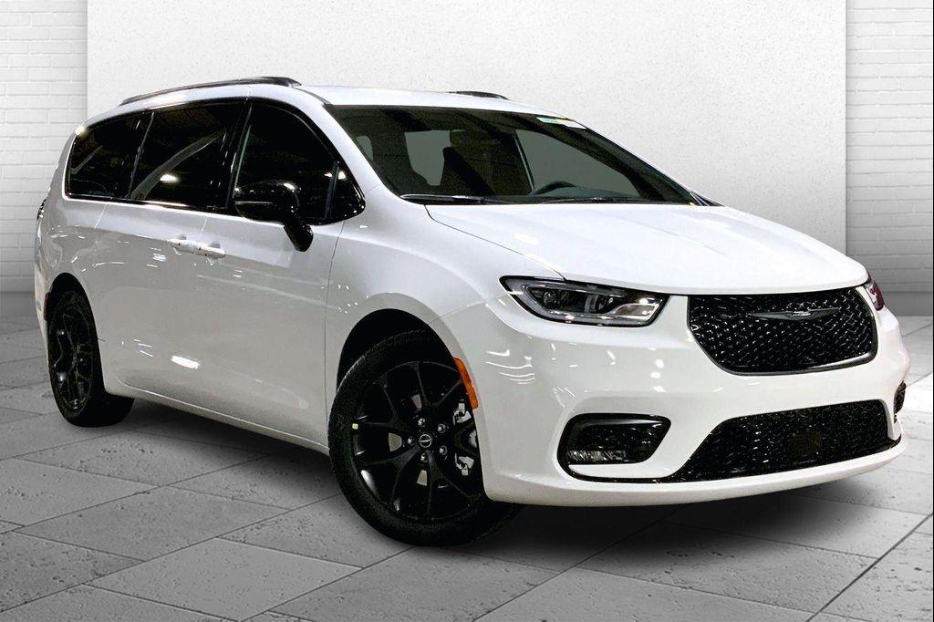 new 2026 Chrysler Pacifica car, priced at $39,093