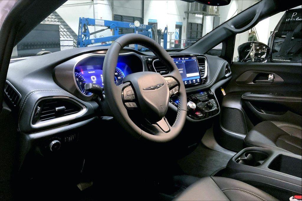 new 2026 Chrysler Pacifica car, priced at $39,093