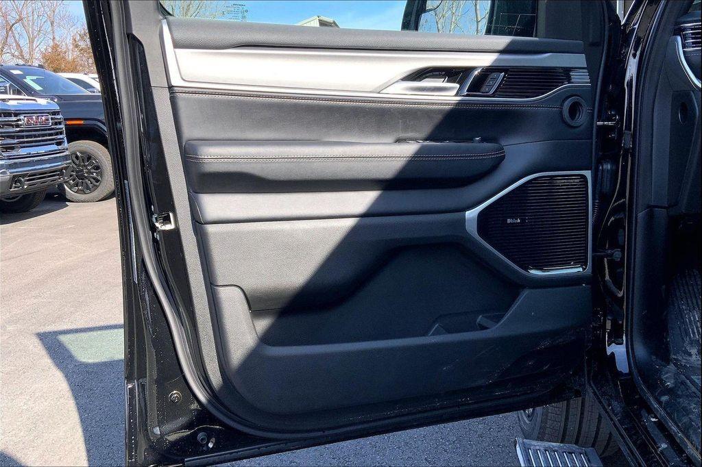 new 2026 Jeep Grand Wagoneer L car, priced at $83,325