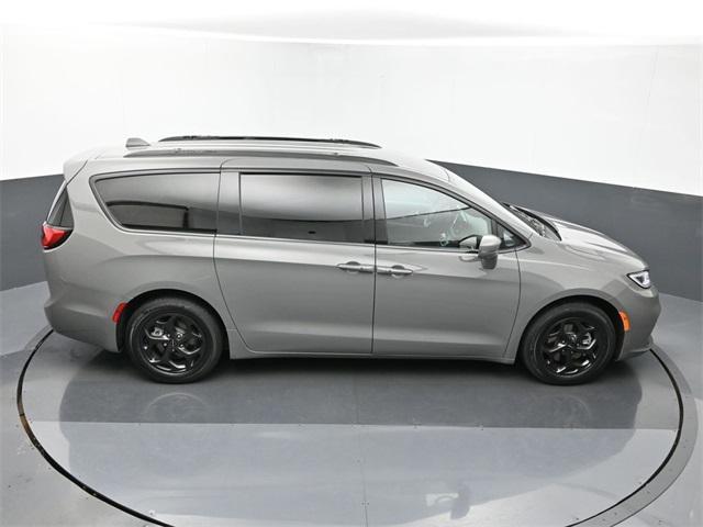 used 2021 Chrysler Pacifica Hybrid car, priced at $25,255