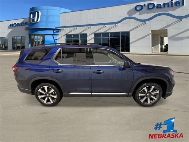 new 2025 Honda Pilot car, priced at $52,085
