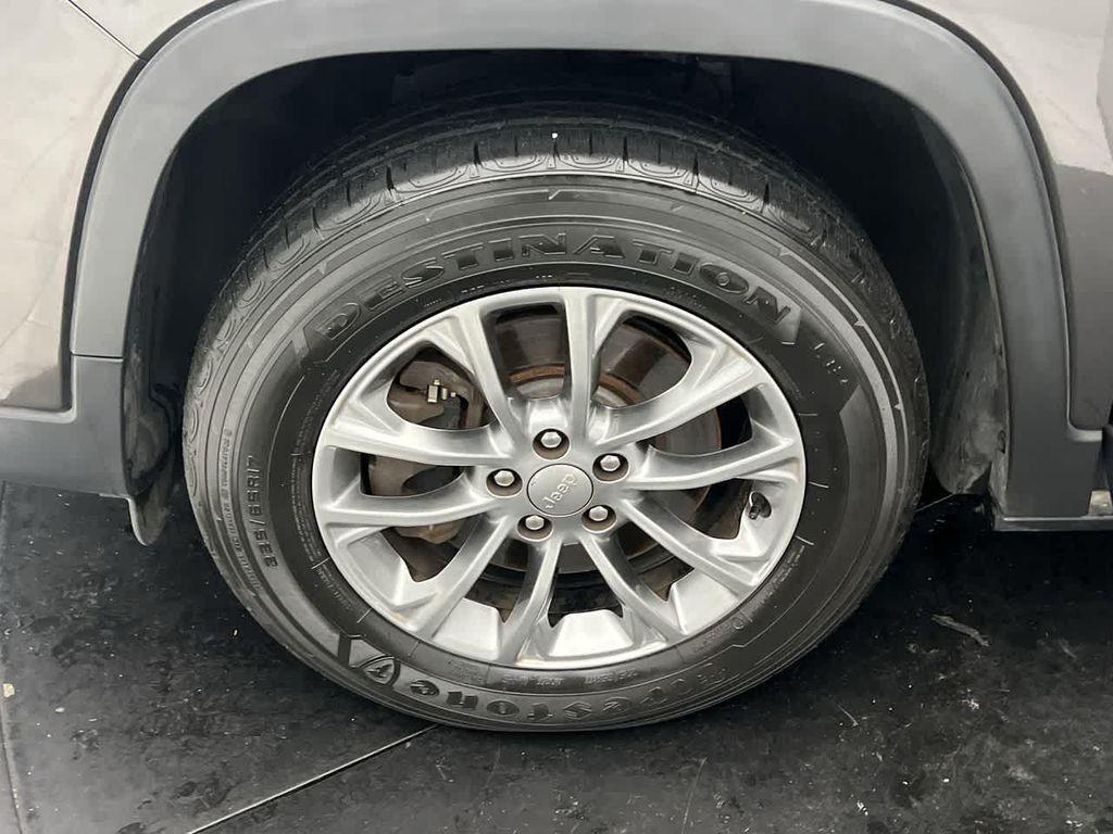 used 2019 Jeep Cherokee car, priced at $15,000