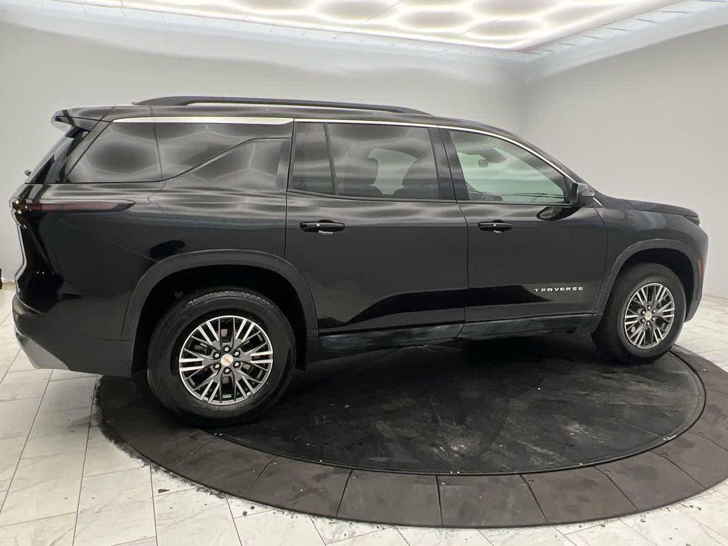 used 2024 Chevrolet Traverse car, priced at $33,555