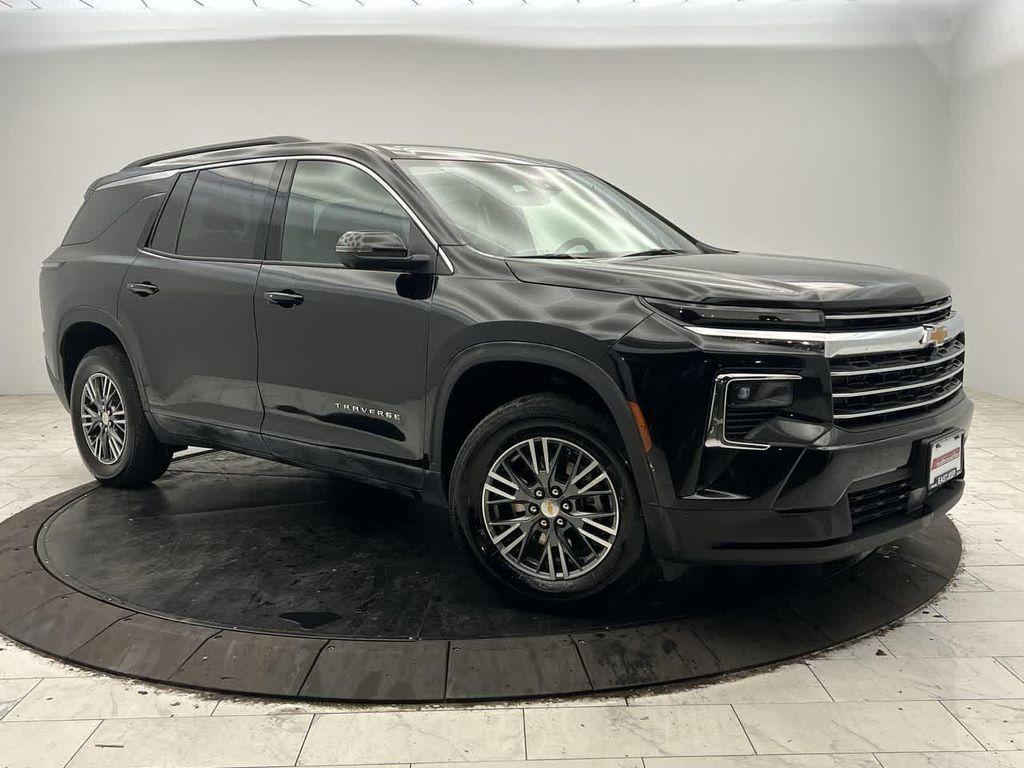 used 2024 Chevrolet Traverse car, priced at $33,555