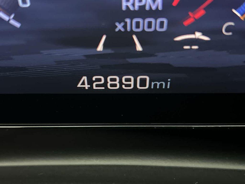 used 2024 Chevrolet Traverse car, priced at $33,555