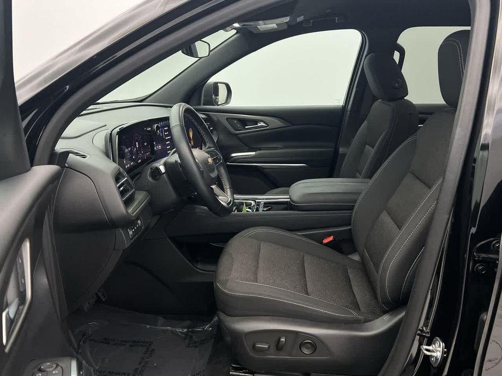 used 2024 Chevrolet Traverse car, priced at $33,555