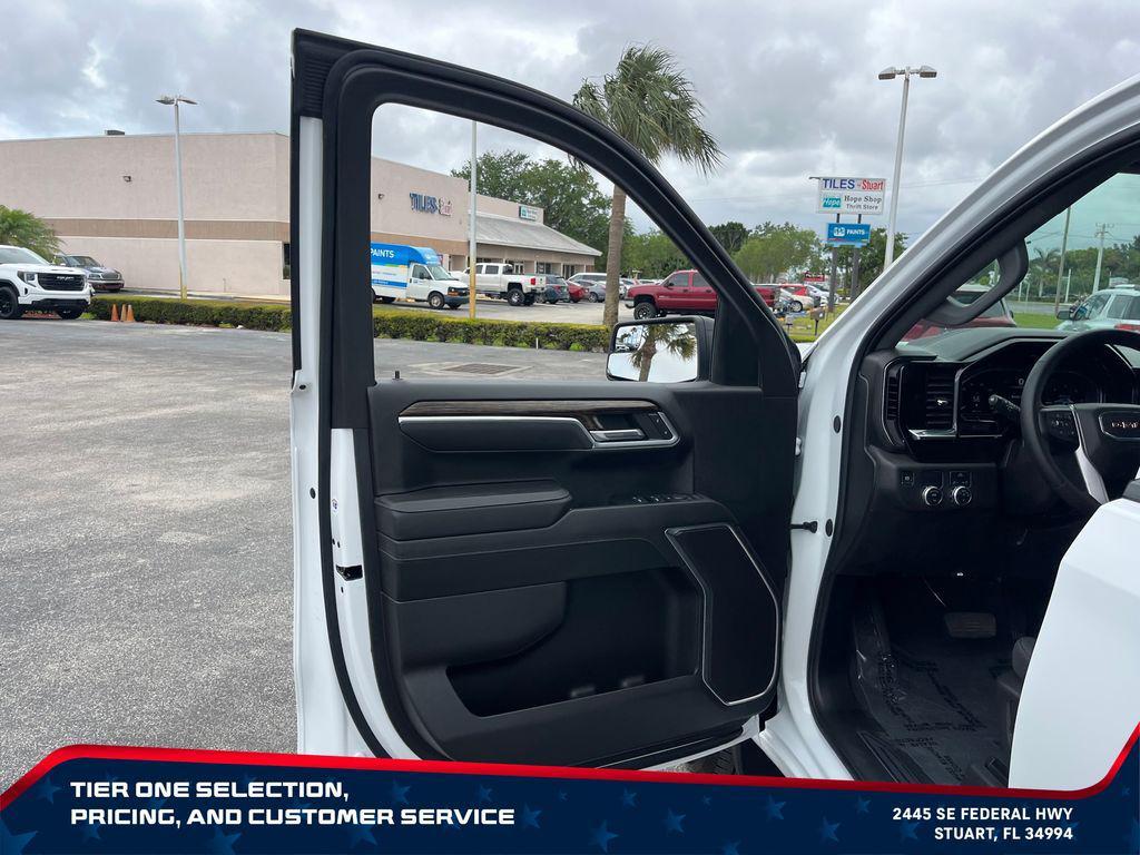 used 2024 GMC Sierra 1500 car, priced at $40,900