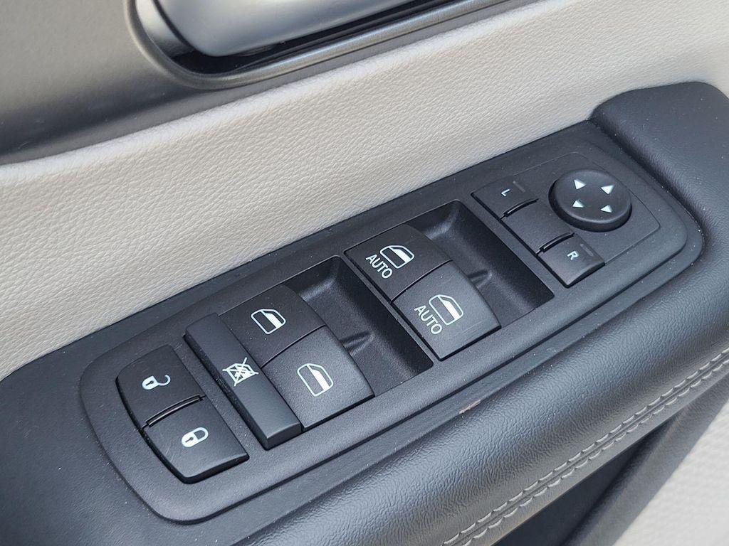 used 2024 Chrysler Pacifica car, priced at $26,995