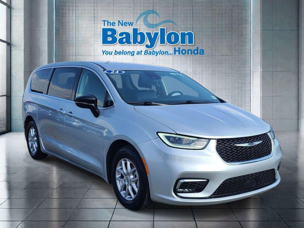 used 2024 Chrysler Pacifica car, priced at $26,995