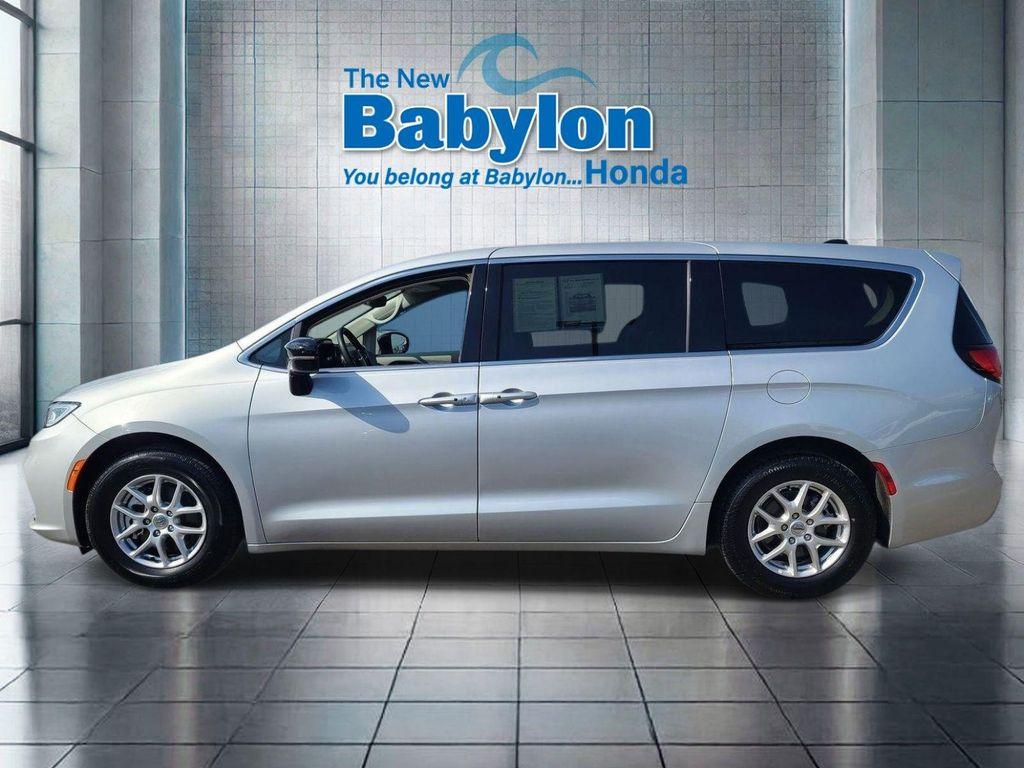 used 2024 Chrysler Pacifica car, priced at $26,995