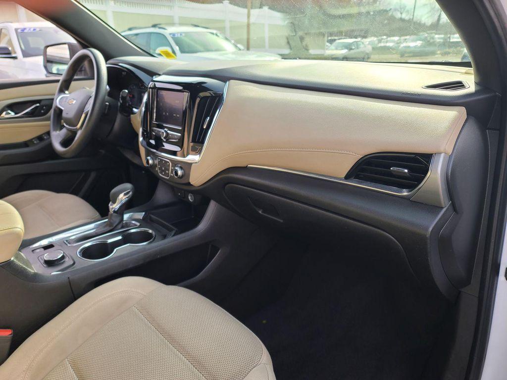 used 2023 Chevrolet Traverse car, priced at $23,500