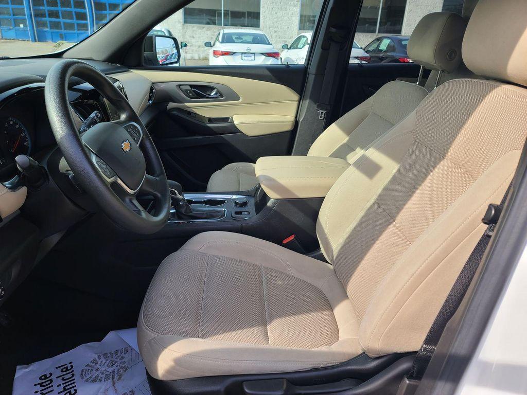 used 2023 Chevrolet Traverse car, priced at $23,500