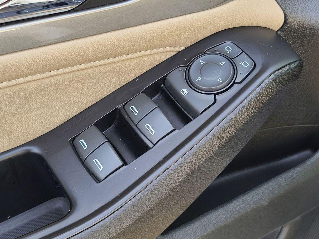 used 2023 Chevrolet Traverse car, priced at $23,500