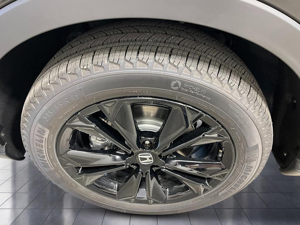 new 2026 Honda CR-V Hybrid car, priced at $43,250