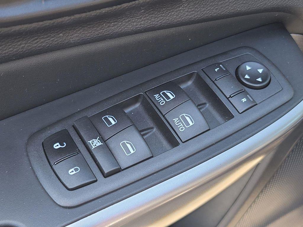 used 2022 Jeep Cherokee car, priced at $23,995