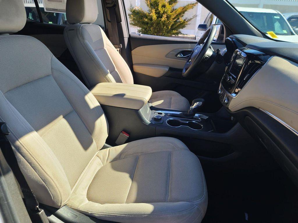 used 2023 Chevrolet Traverse car, priced at $23,174
