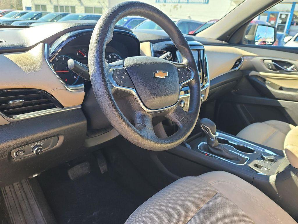 used 2023 Chevrolet Traverse car, priced at $23,174