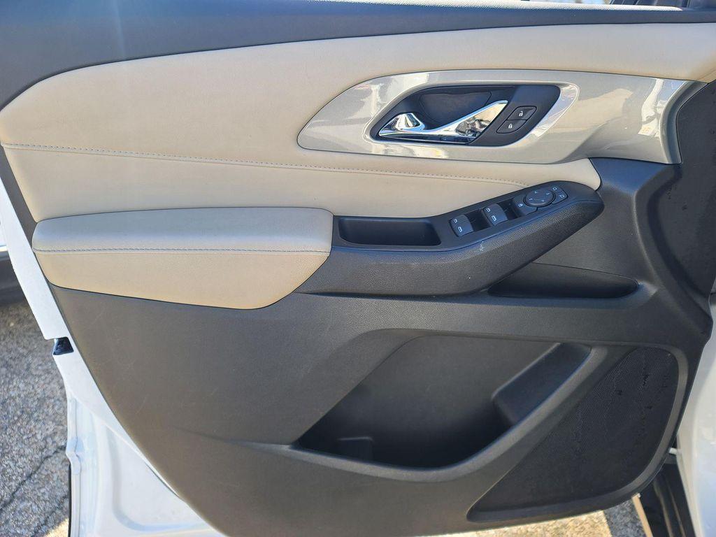 used 2023 Chevrolet Traverse car, priced at $21,995