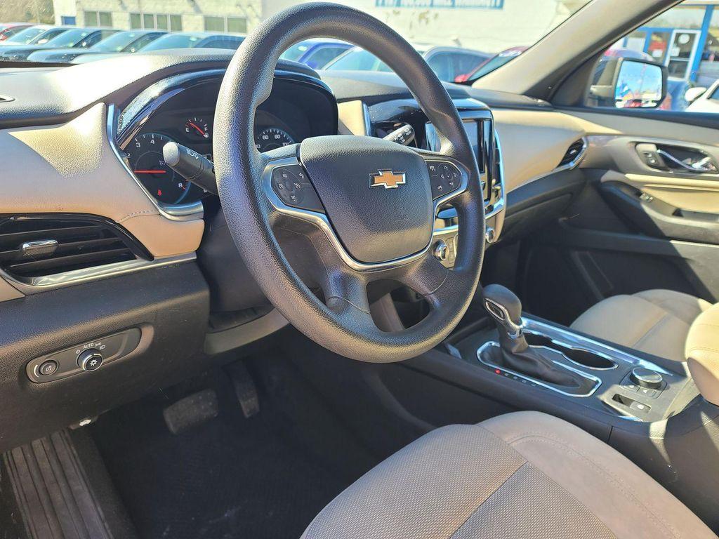 used 2023 Chevrolet Traverse car, priced at $21,995