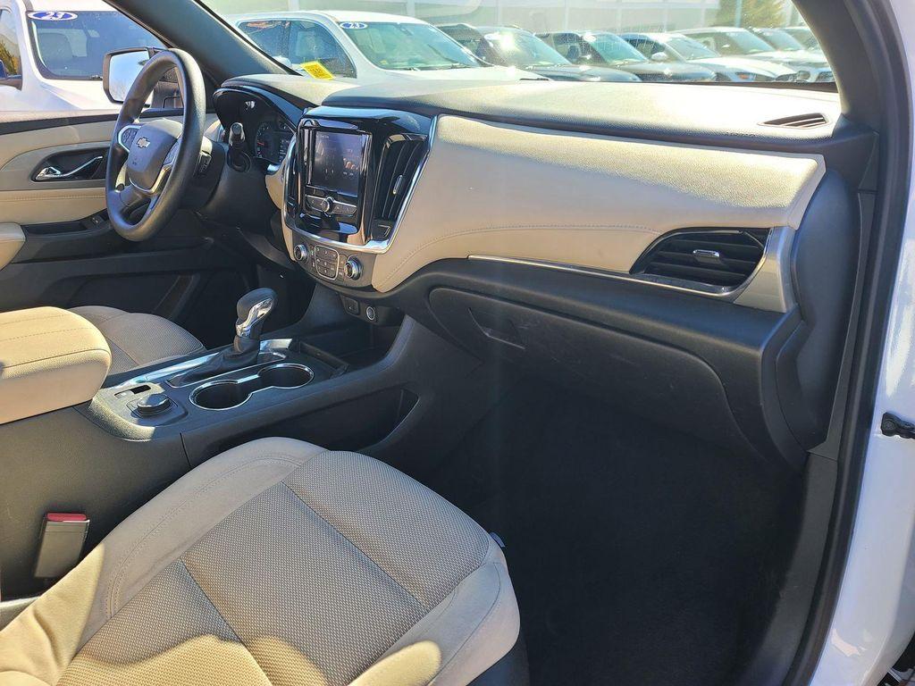 used 2023 Chevrolet Traverse car, priced at $23,174