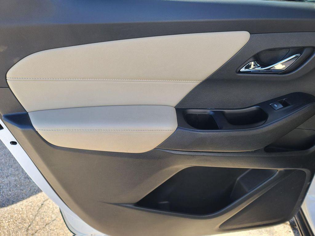 used 2023 Chevrolet Traverse car, priced at $21,995