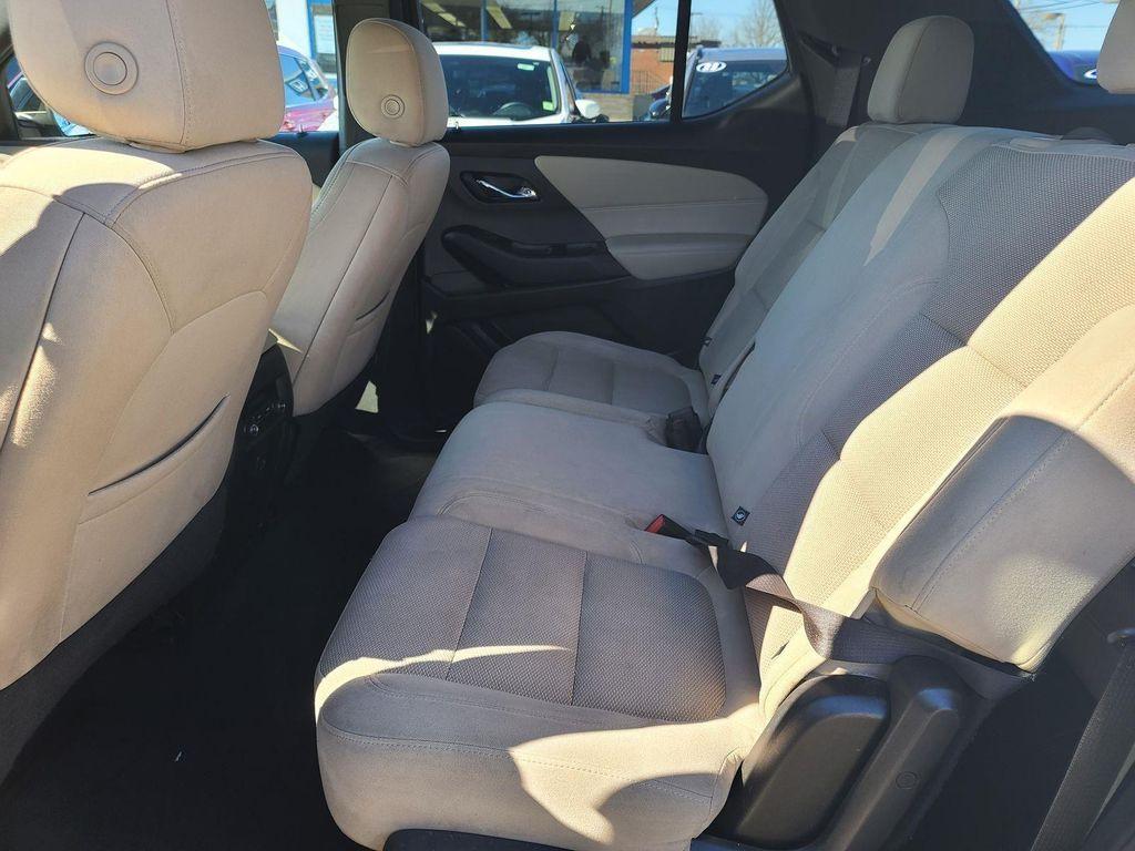 used 2023 Chevrolet Traverse car, priced at $23,174