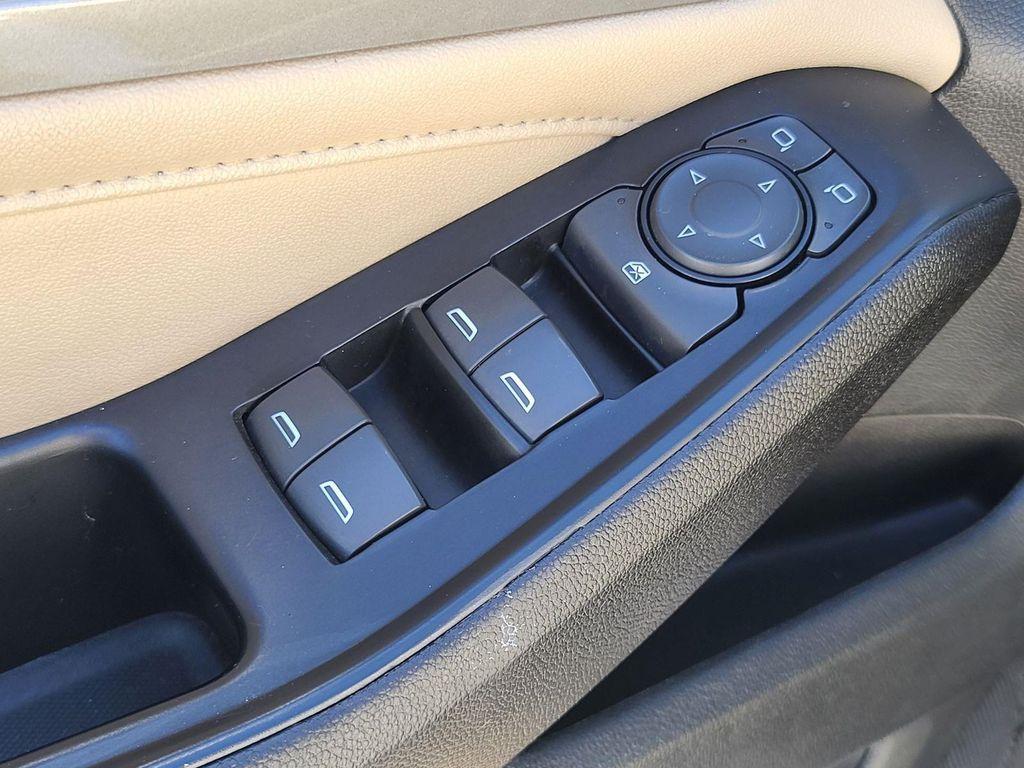 used 2023 Chevrolet Traverse car, priced at $23,174