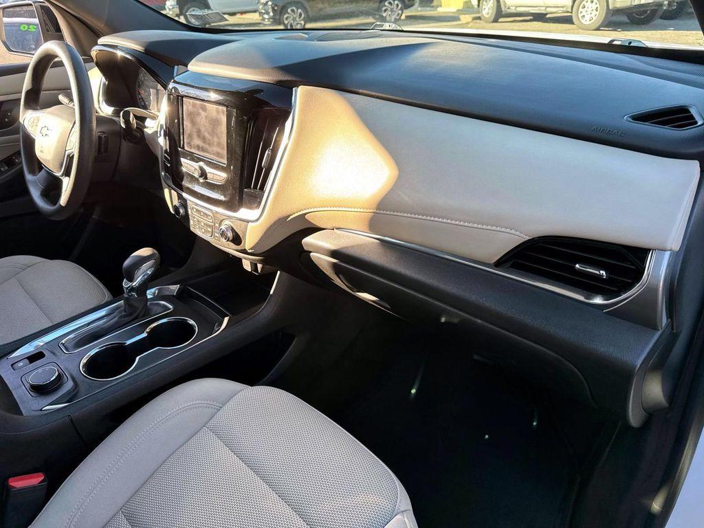 used 2023 Chevrolet Traverse car, priced at $27,980