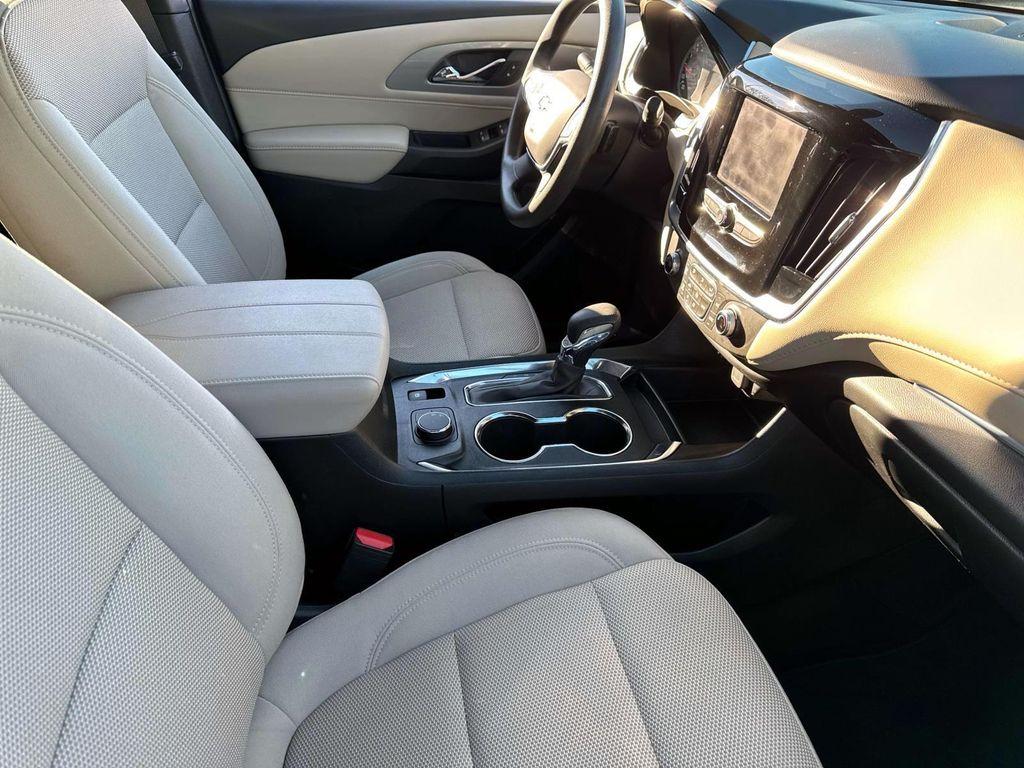 used 2023 Chevrolet Traverse car, priced at $27,980