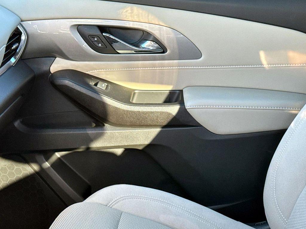 used 2023 Chevrolet Traverse car, priced at $27,980