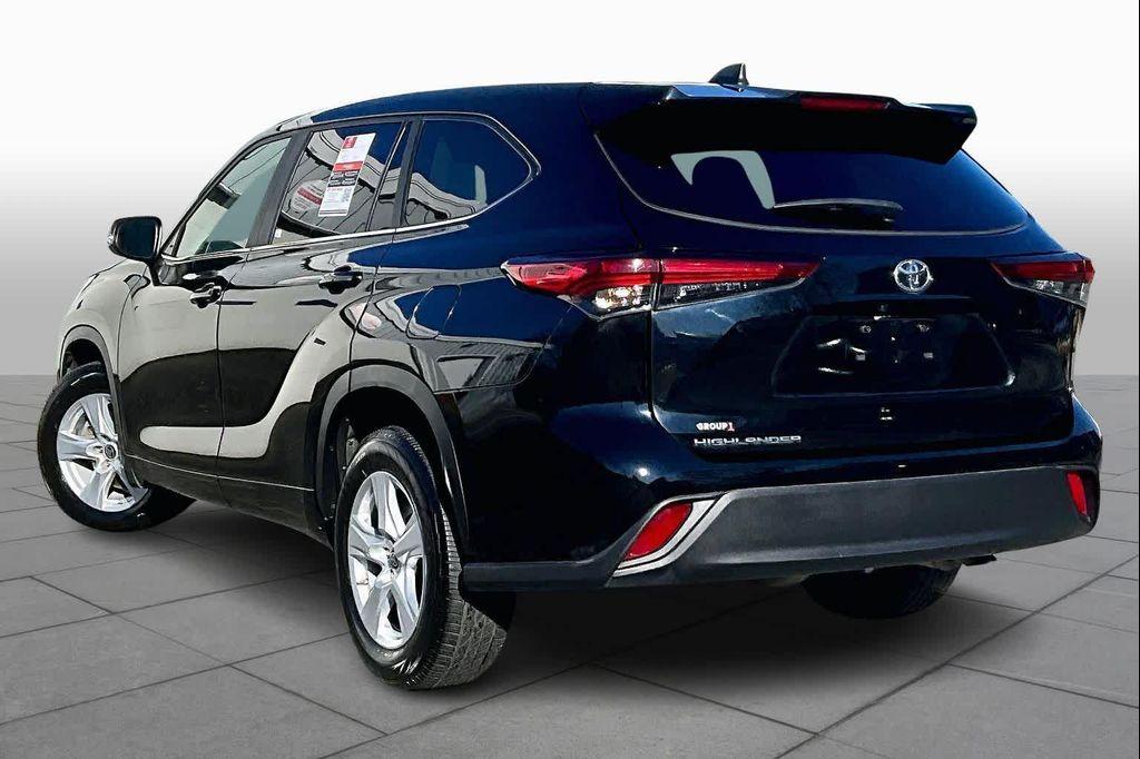 used 2023 Toyota Highlander car, priced at $28,900