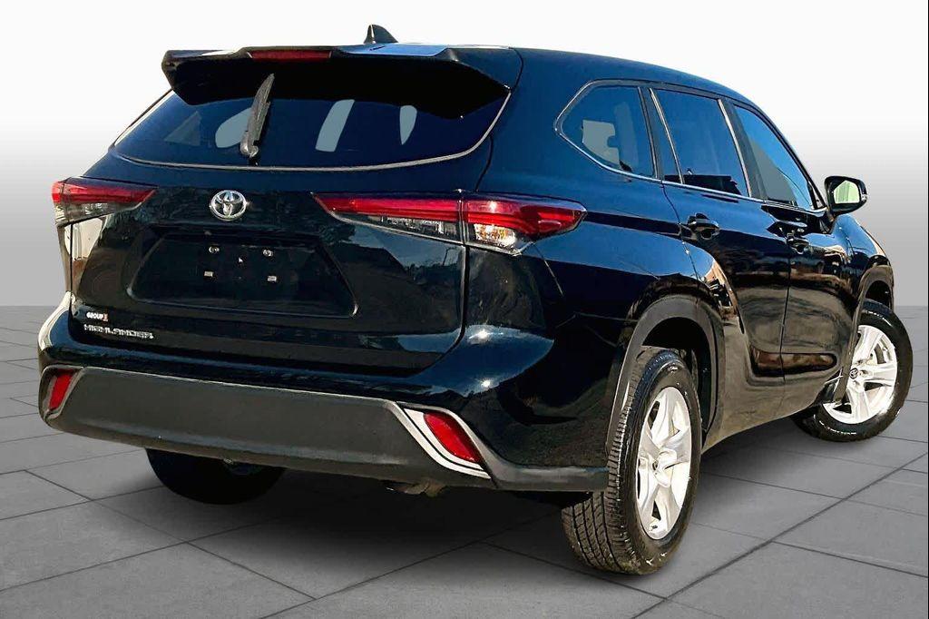used 2023 Toyota Highlander car, priced at $28,900