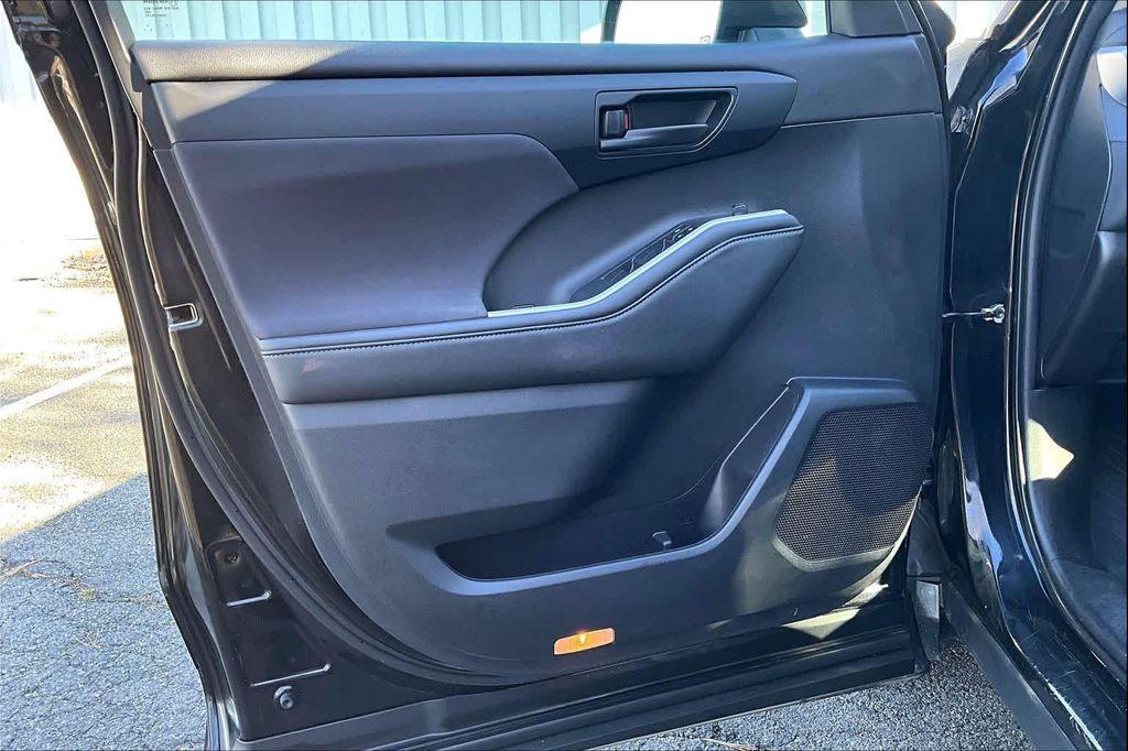 used 2023 Toyota Highlander car, priced at $28,900