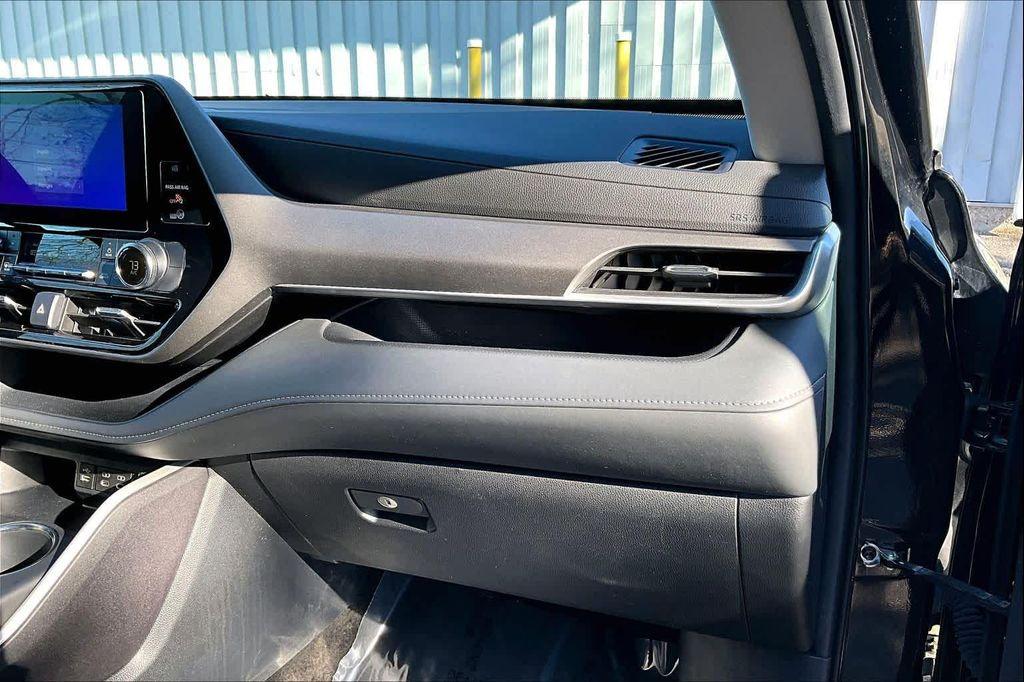 used 2023 Toyota Highlander car, priced at $28,900