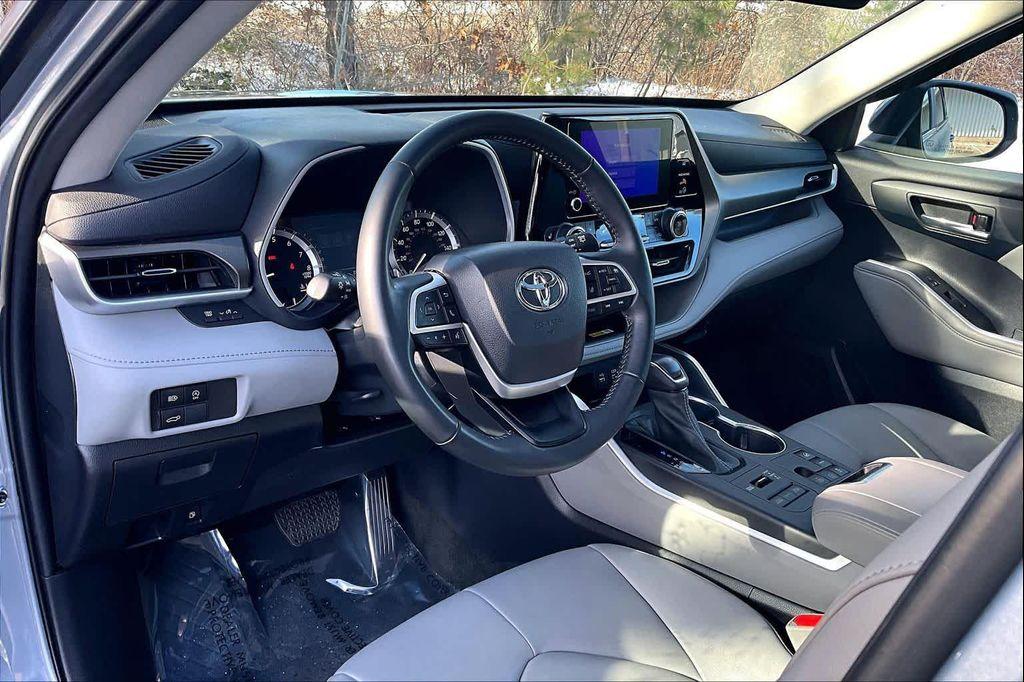used 2023 Toyota Highlander car, priced at $38,000