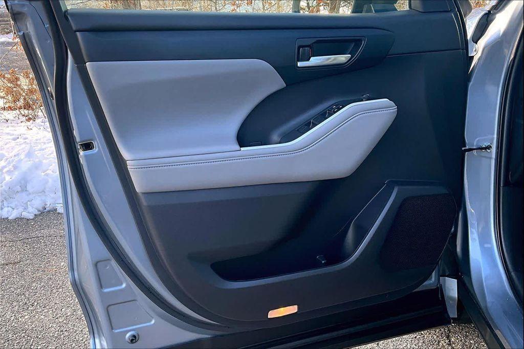 used 2023 Toyota Highlander car, priced at $38,000