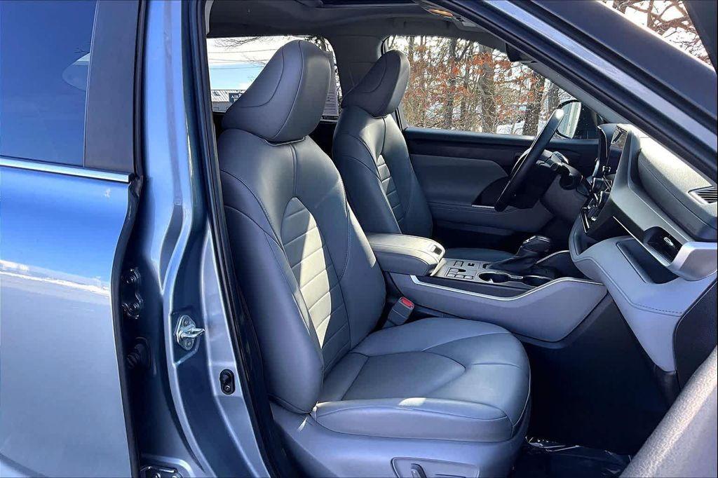 used 2023 Toyota Highlander car, priced at $38,000