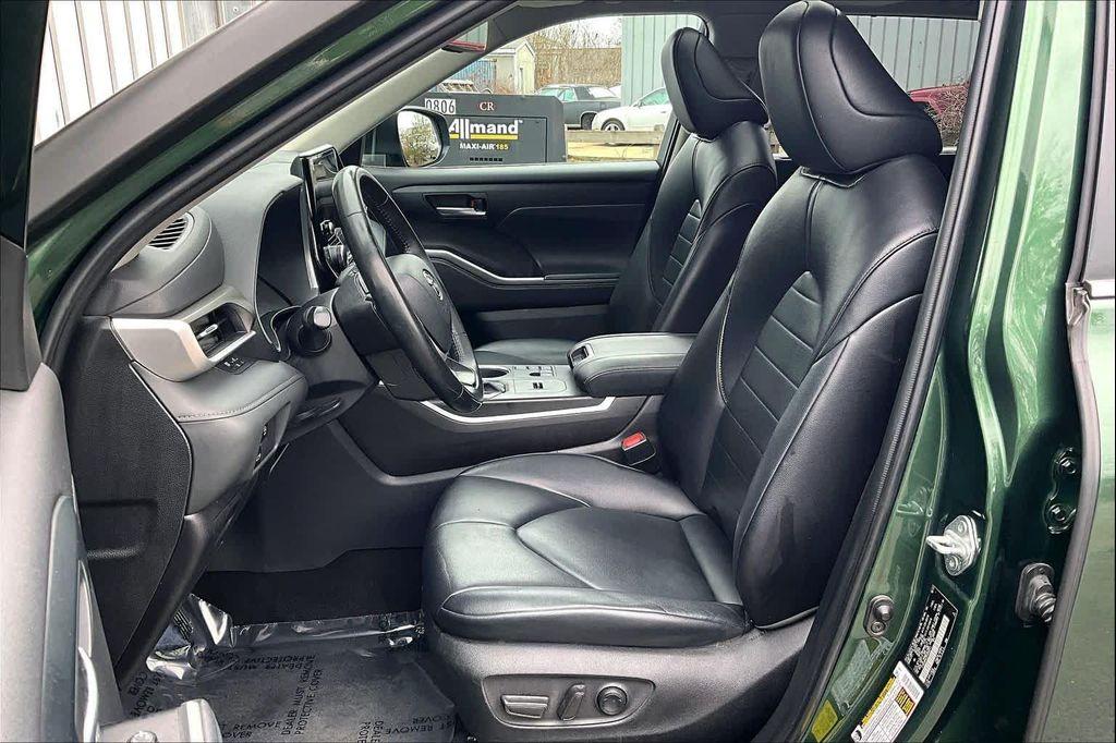 used 2023 Toyota Highlander car, priced at $31,586