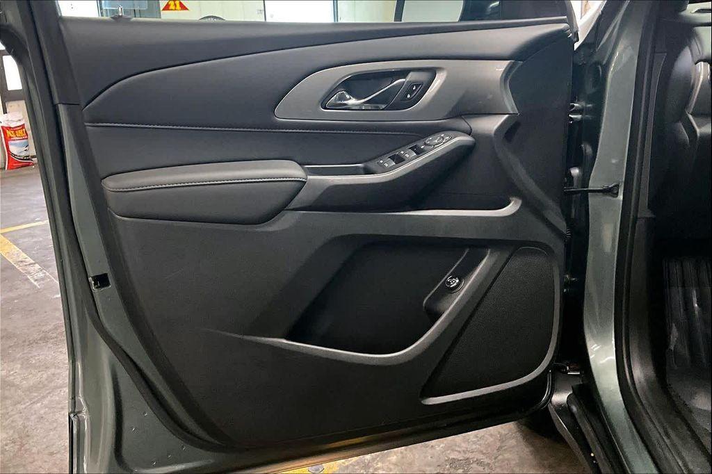 used 2022 Chevrolet Traverse car, priced at $22,818