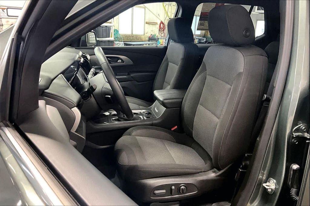 used 2022 Chevrolet Traverse car, priced at $22,818