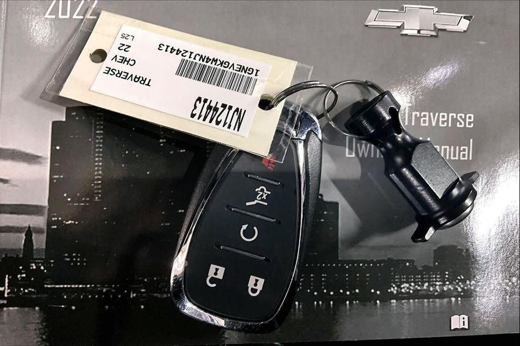used 2022 Chevrolet Traverse car, priced at $22,818