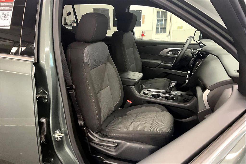used 2022 Chevrolet Traverse car, priced at $22,818