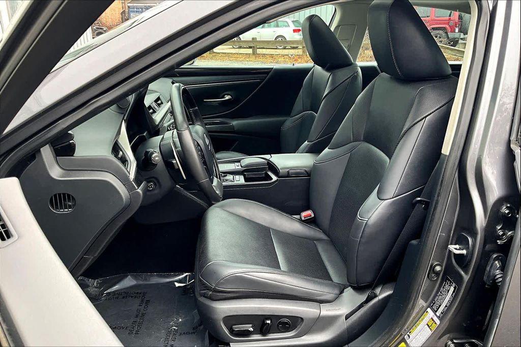 used 2021 Lexus ES 350 car, priced at $28,400